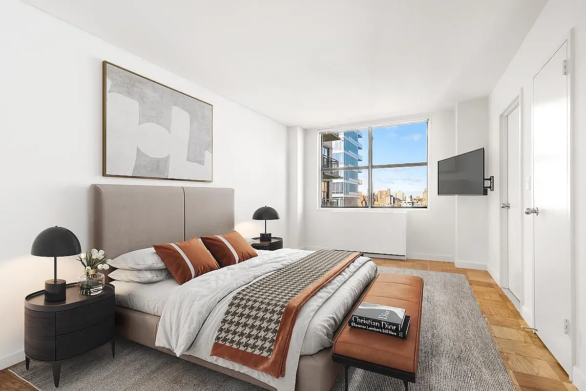 300 East 75th Street — Photo 2