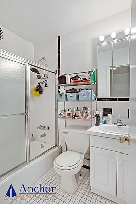 Rented by Anchor Associates | media 16