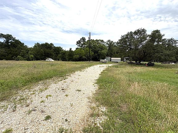 4th image of 1669 Beaver Creek Dr