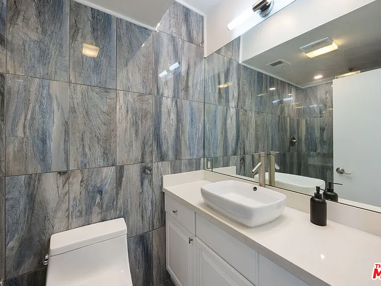 7250 Franklin Ave #702 — Photo 12