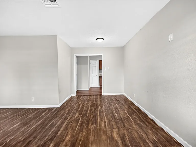 530 Globe St — Photo 13