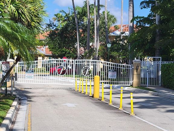 4th image of 410 S Park Rd #1108