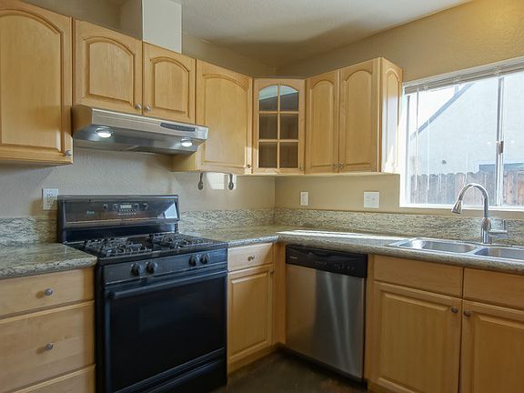 3rd image of 25217 Brodiaea Ave