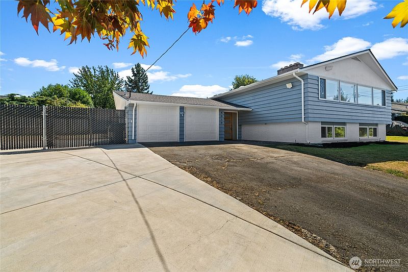 4th image of 4019 Robin Road W