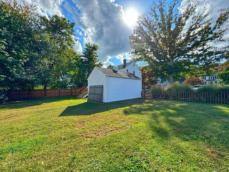 84 Sunnyridge Ave — Photo 16
