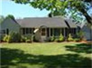 26 Anthony St, Agawam, MA 01001