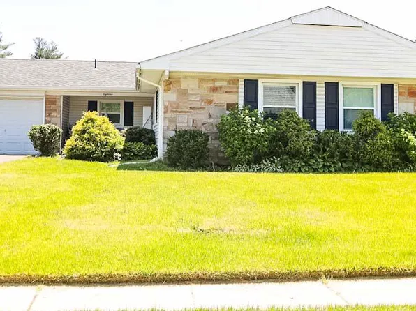 18 Holton Ln, Willingboro, NJ 08046