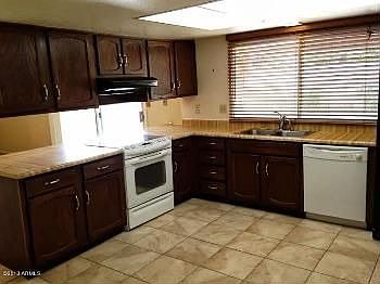 4th image of 1324 W Medina Ave
