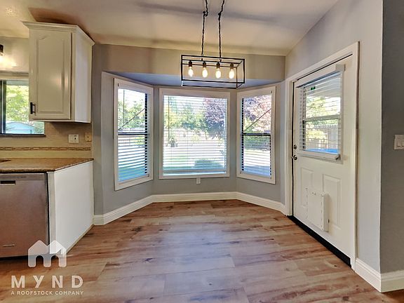 3rd image of 505 Little River Way