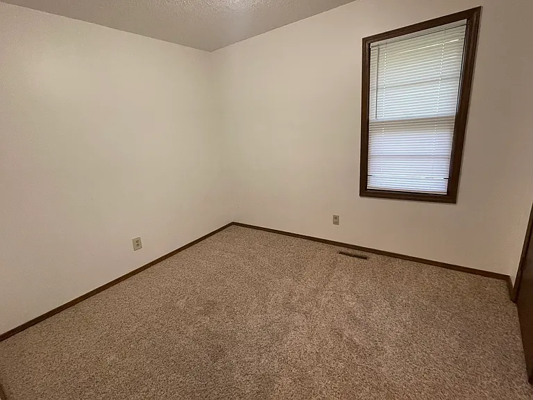 2901 W Walnut St — Photo 13