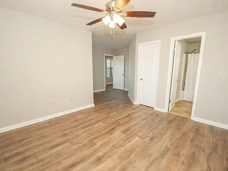6250 NE Bell Gables Dr — Photo 3