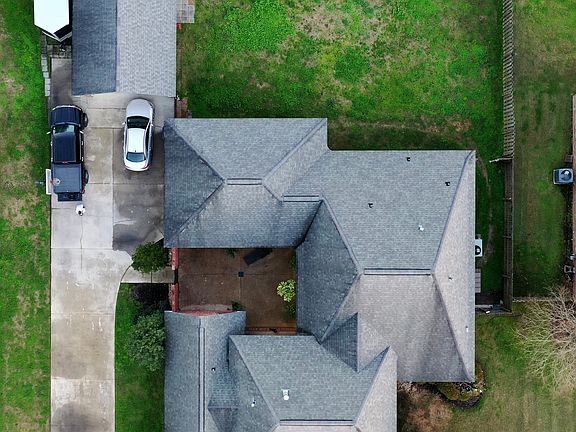 3rd image of 401 Willow Oak Dr