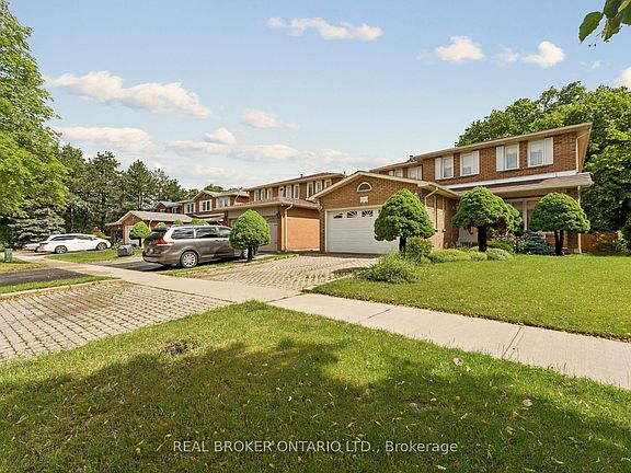 2nd image of 102 Coronation Cir S