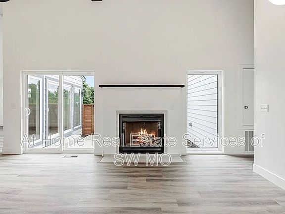 5th image of 3481 W Moark St