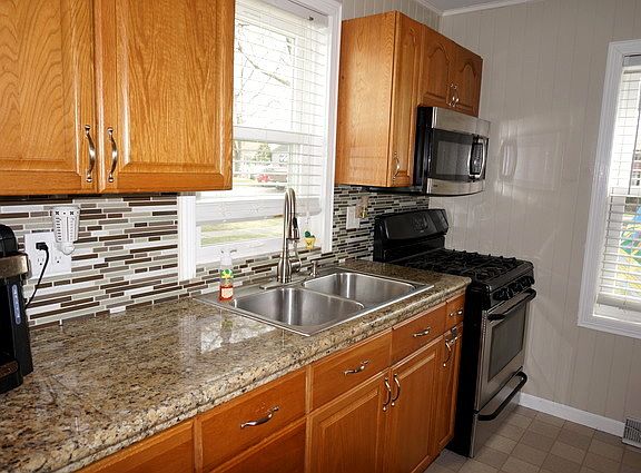 3rd image of 231 S Park Dr