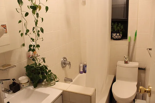 Rented by Premier Metro Realty Corp | media 16