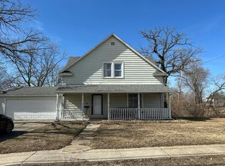 827 1st St N, Newton, IA 50208