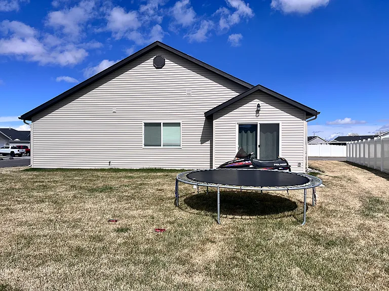4940 Masterson Cir — Photo 2
