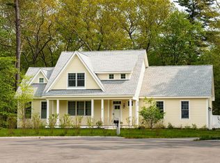 10 McCarron Dr, Hampton, NH 03842