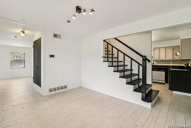 302 Weathercock Ln — Photo 5