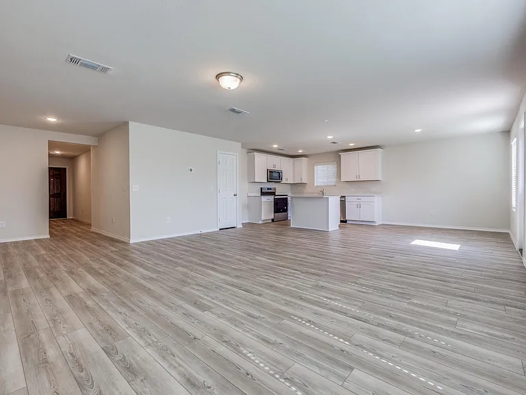 877 Table Rock St — Photo 9
