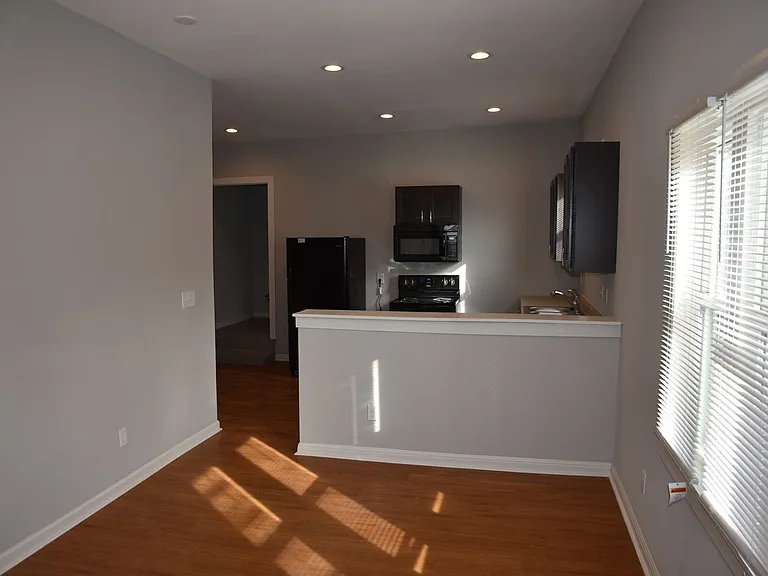 350-352 E Hinman Ave — Photo 1