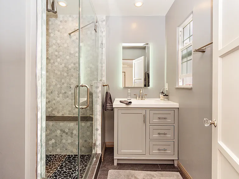 10206 S Hobart Blvd — Photo 19