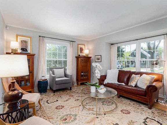 3rd image of 5134 N Diversey Blvd