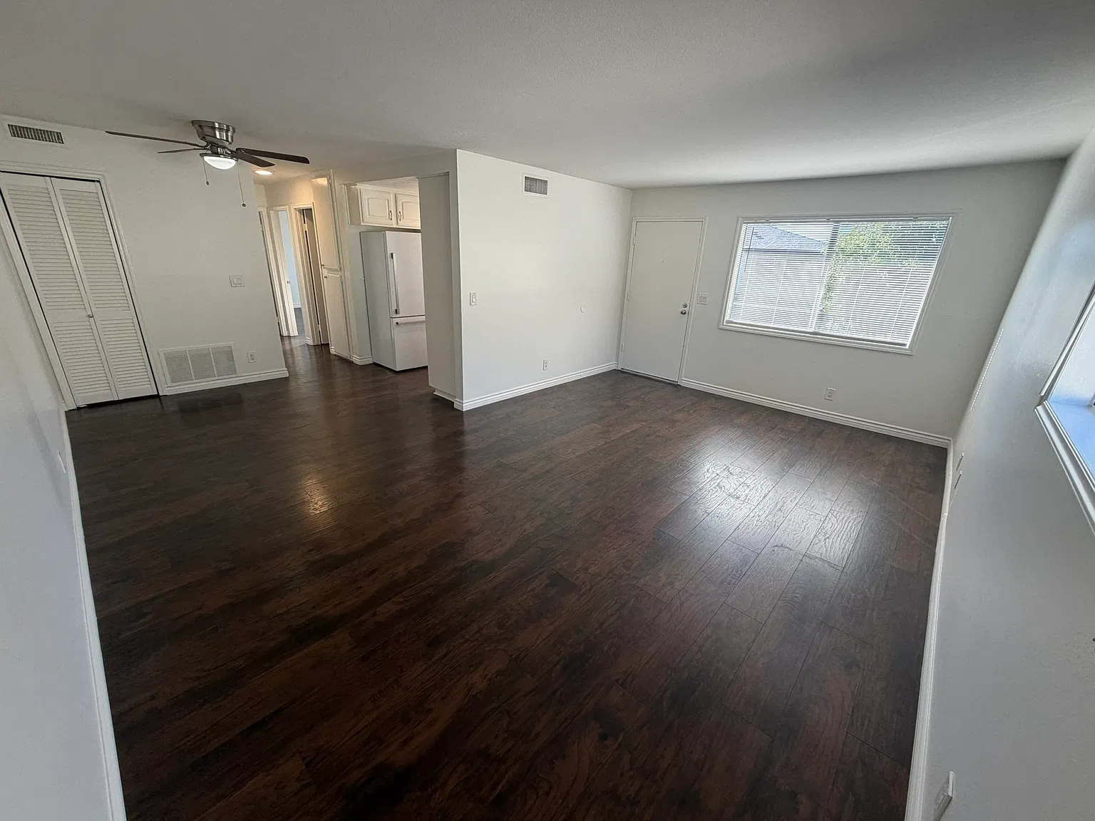 2 bed, 859 sqft, $2,400 — Photo 1