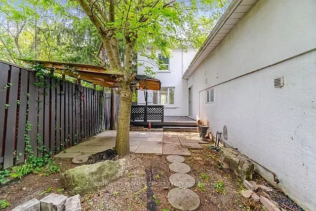 249 Burnhamthorpe Rd #-MAIN — Photo 39