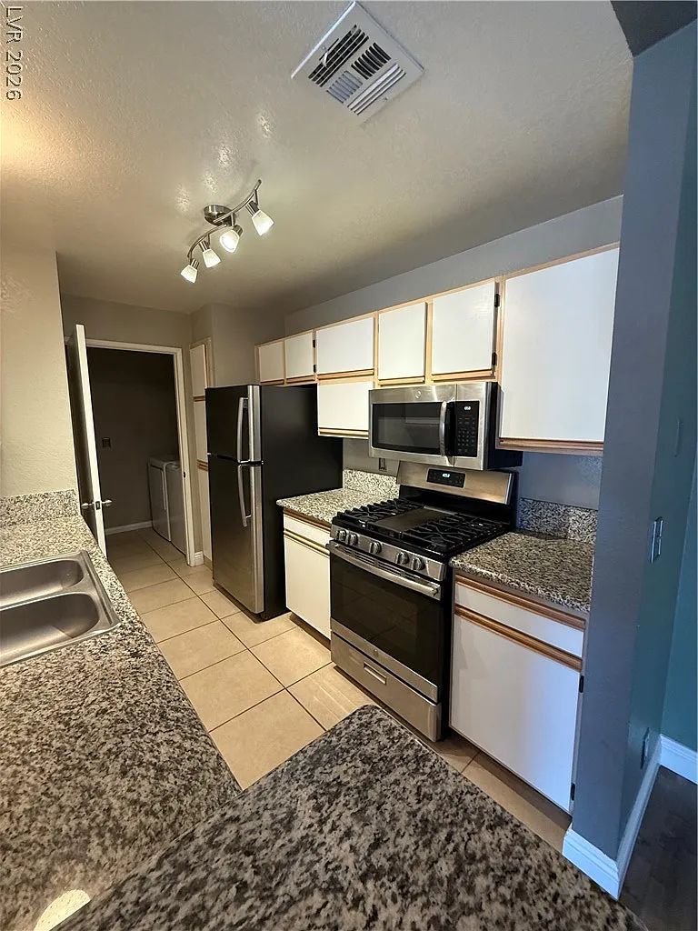 2 bed, 2.0 bath, 1053 sqft, $1,519 — Photo 4