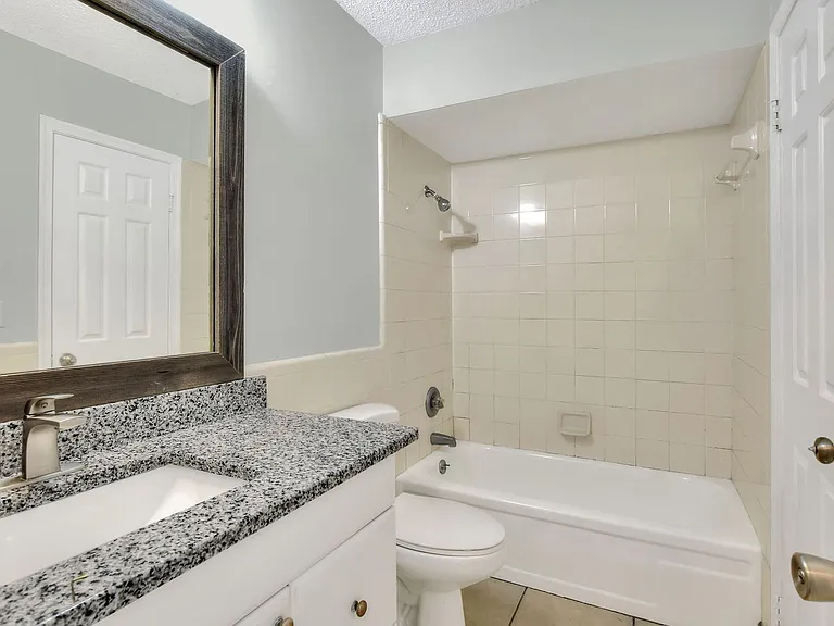 1860 Avenue Q SW — Photo 11