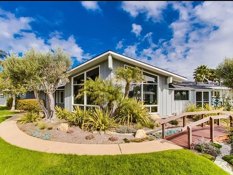 640 W Solana Cir #MAIN — Photo 3