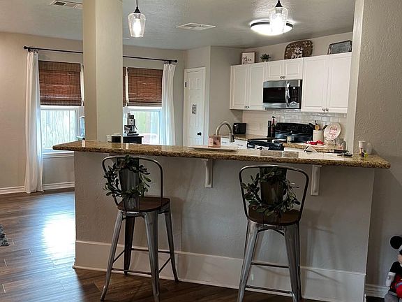 5th image of 2305 Patricia Ln