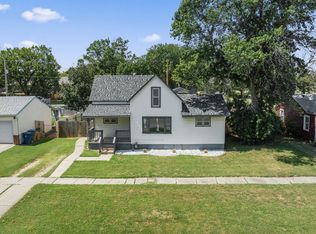 218 N 8th St, Conway Springs, KS 67031