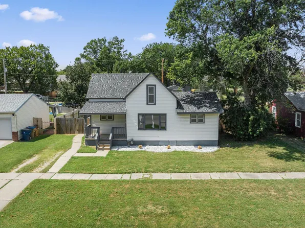 218 N 8th St, Conway Springs, KS 67031