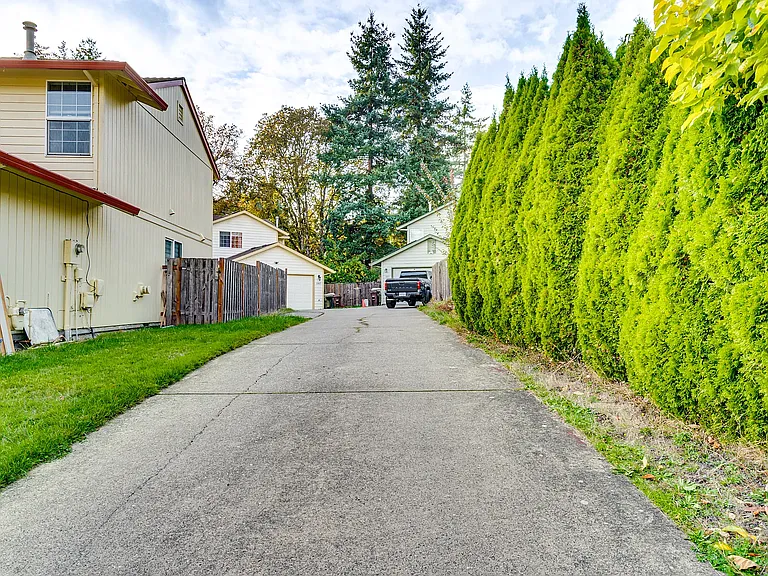 1307 SE 61st Pl — Photo 4