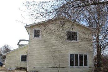 5th image of 219 Monroe St