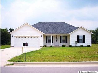54 Meadowlark Dr, Hartselle, AL 35640