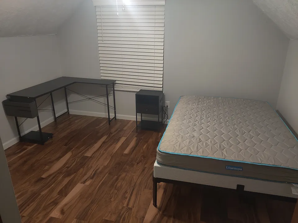 2413 Voyager Cir