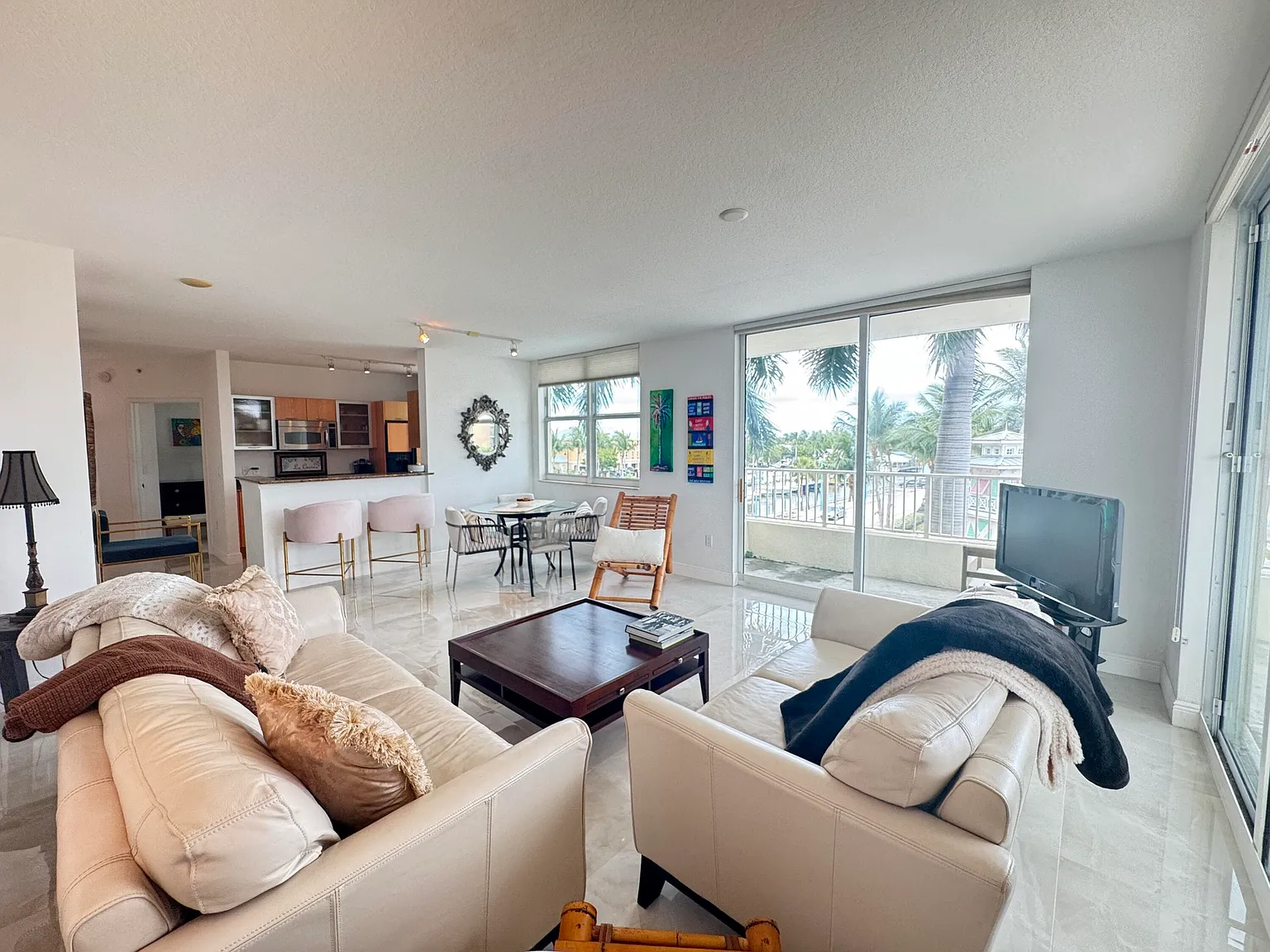 2 bed, 2.0 bath, 1305 sqft, $3,800 — Photo 4