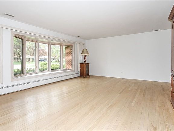 2nd image of 1011 E Wildwood Dr