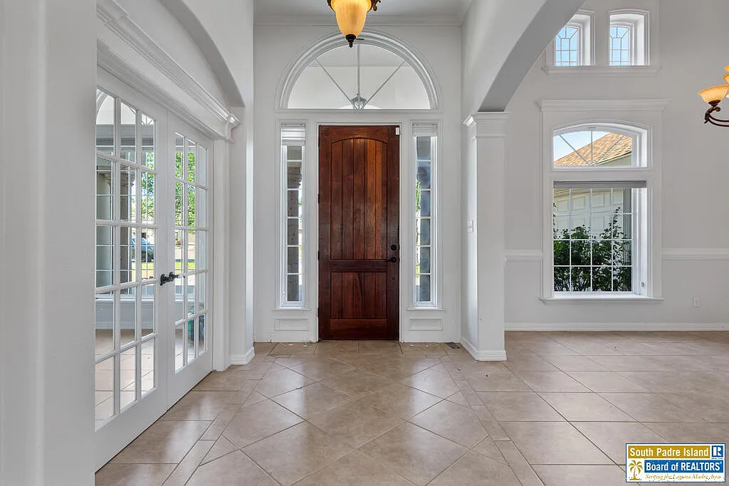 3 bed, 2.5 bath, 2509 sqft, $3,200 — Photo 4