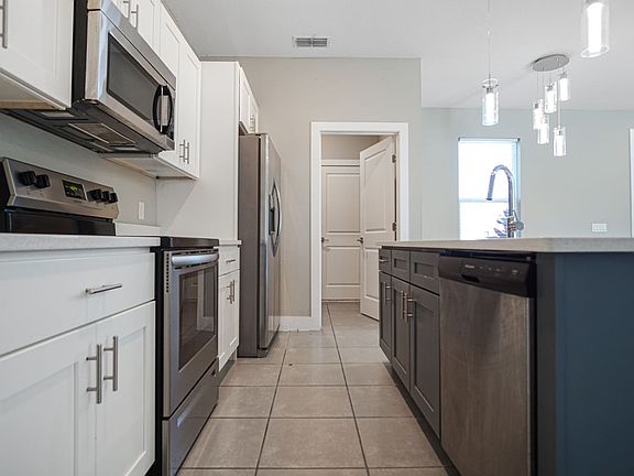 4th image of 210 Goldenrod Ln