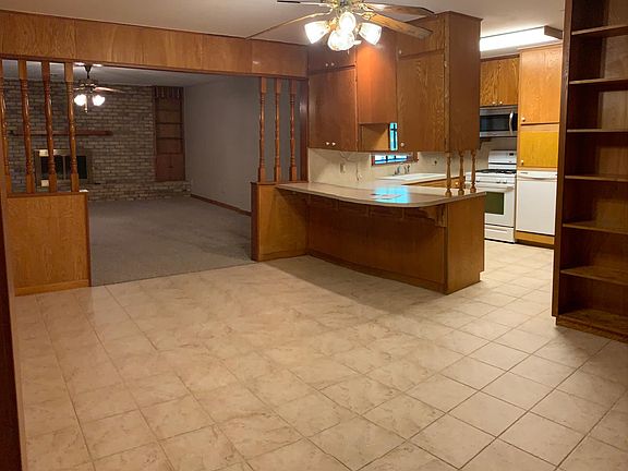 3rd image of 1405 Choquette Dr