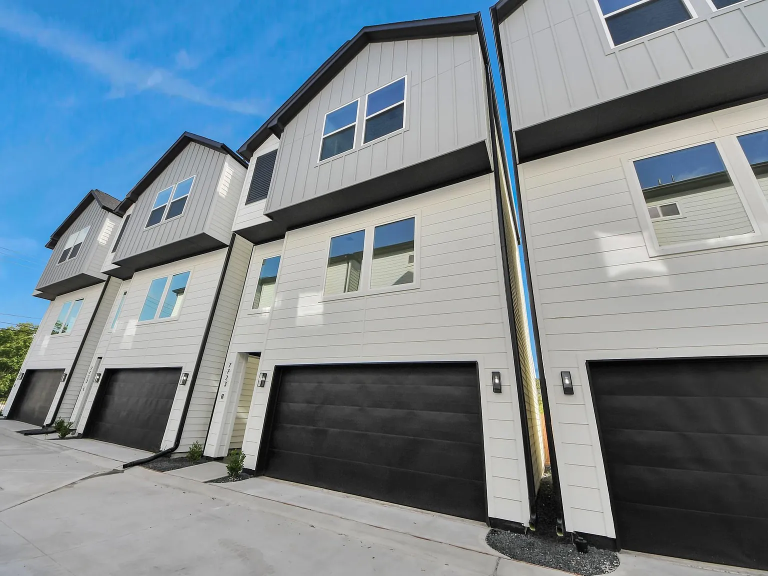 3 bed, 3.5 bath, 1836 sqft, $2,700 — Photo 2