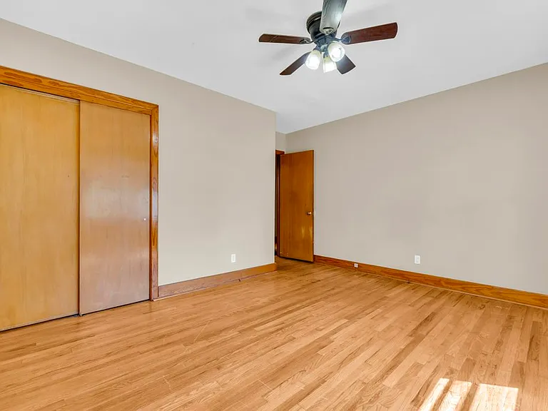 220 Rebecca Ln — Photo 9