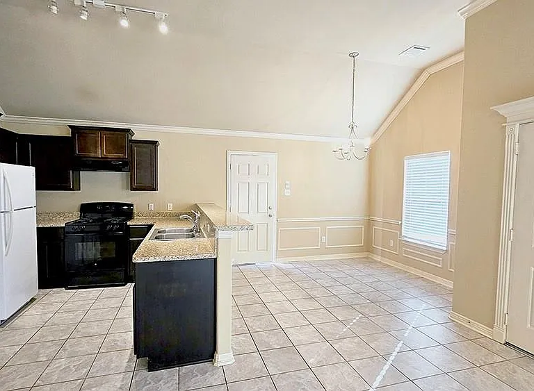 8031 Canyon St — Photo 15