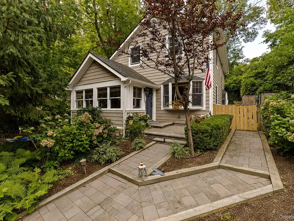 18 Walnut Ave