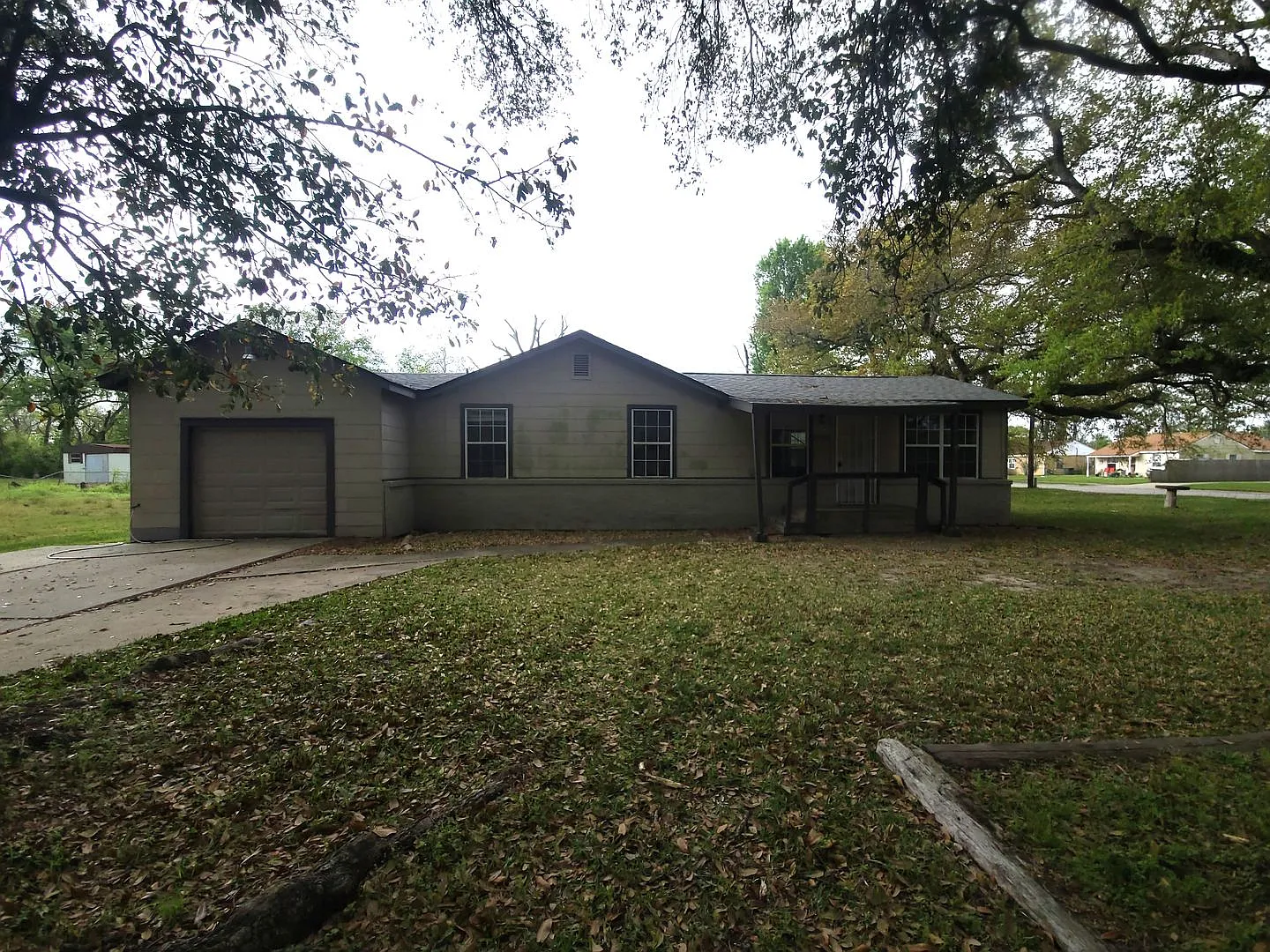Spacious 2/2 available NOW — Photo 1